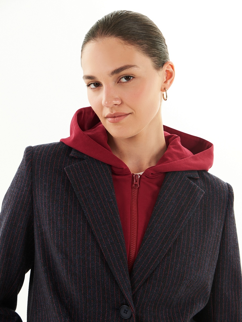 Прямой трикотажный жакет со съёмным капюшоном-манишкой