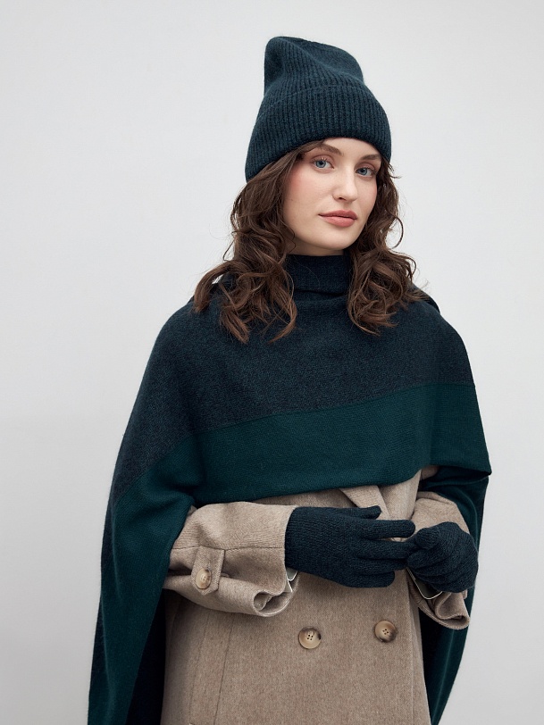 Шапка бини из мягкой пряжи с ангорской шерстью