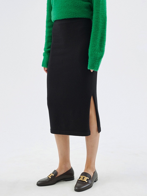 Трикотажная юбка с боковым разрезом