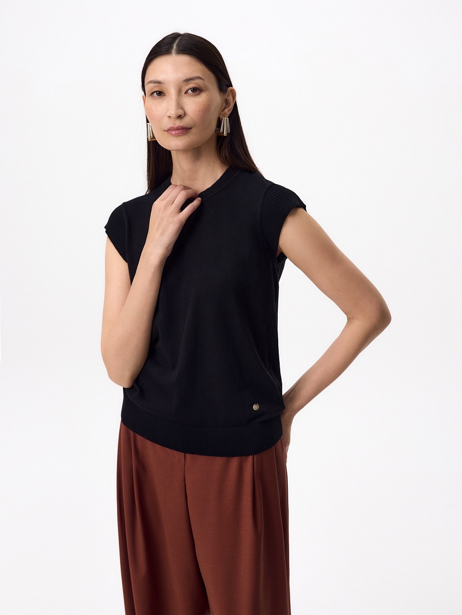 Жилет вязаный