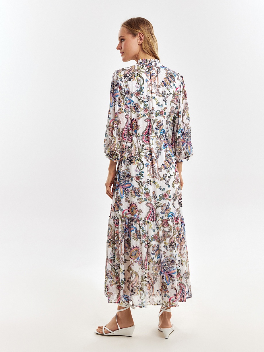 Свободное платье в этническом принте с поясом