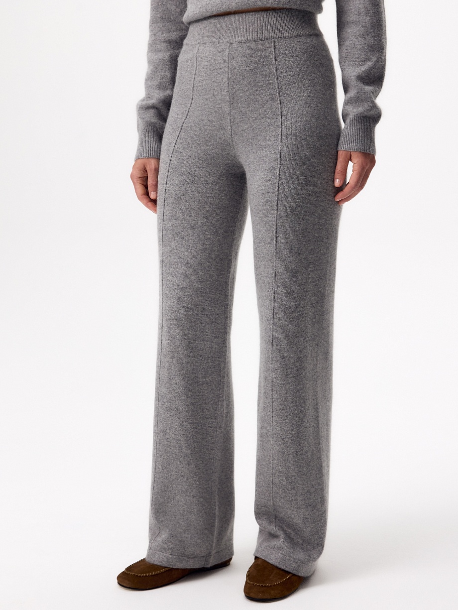 Костюм вязаный из шерсти с ангорой