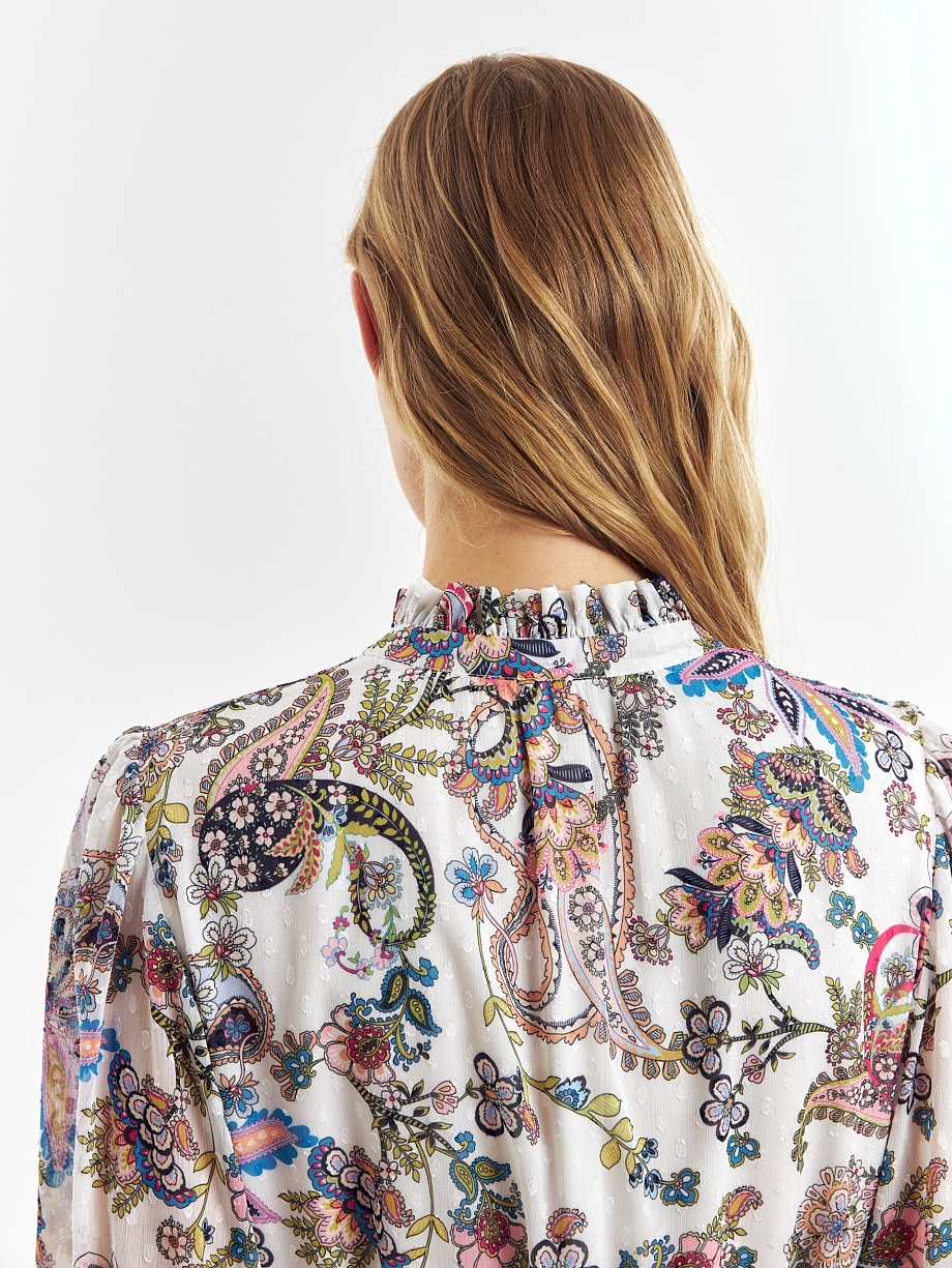 Свободное платье в этническом принте с поясом