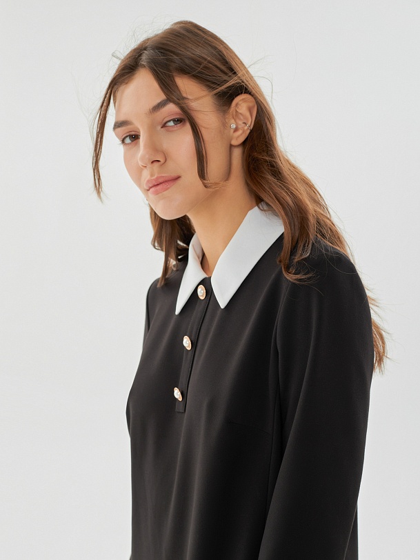 Платье прямого силуэта из костюмной ткани