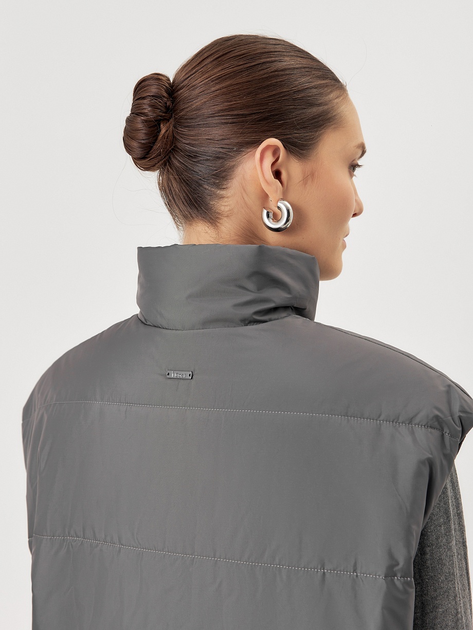 Стеганый жилет из плащевой ткани