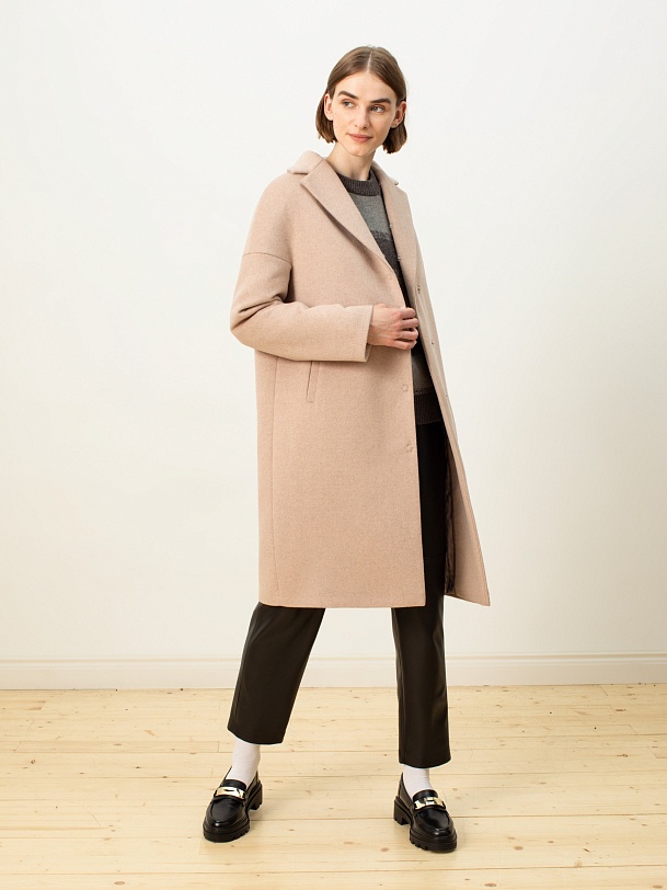 Зимнее пальто из шерсти с мембраной и меховым воротником