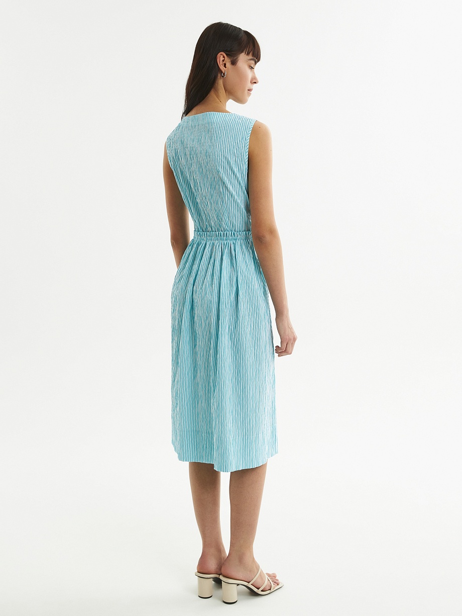 Летнее платье в полоску из фактурной хлопковой ткани