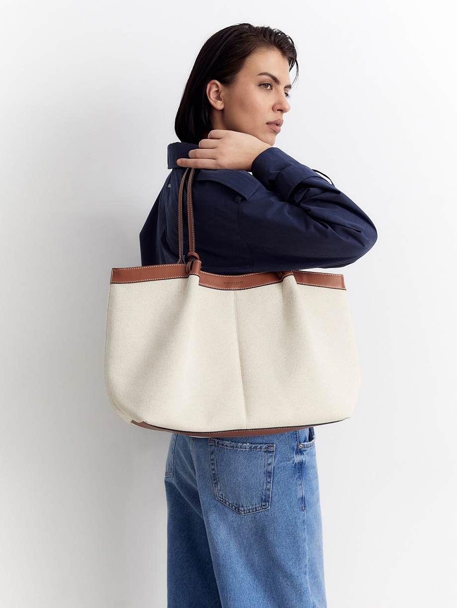 Летняя сумка из хлопка и льна и кожаной отделкой