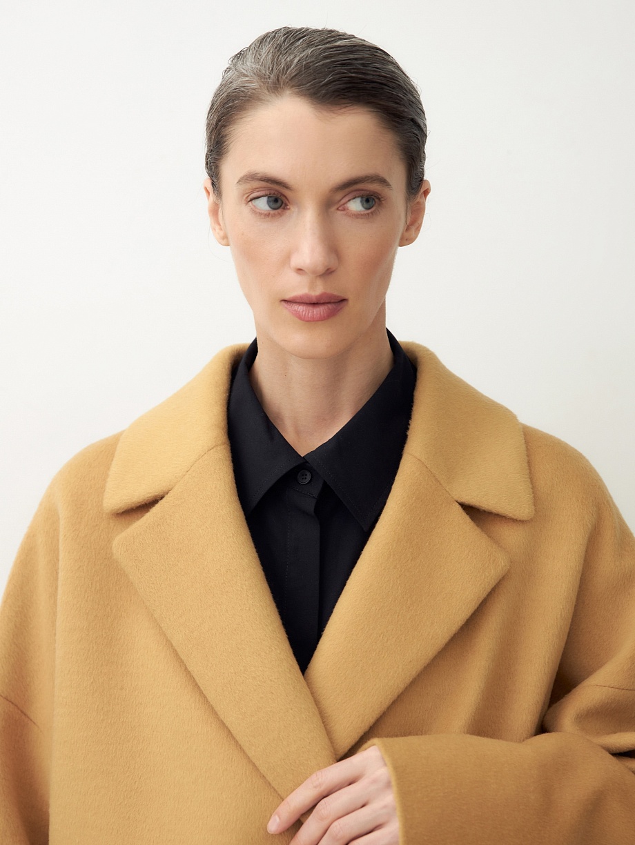 Демисезонное полупальто из шерсти