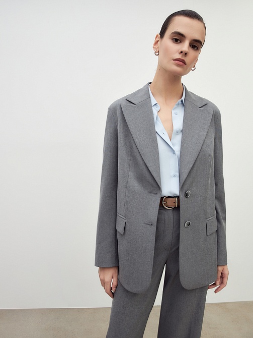 Жакет со спущенным плечом из костюмной ткани