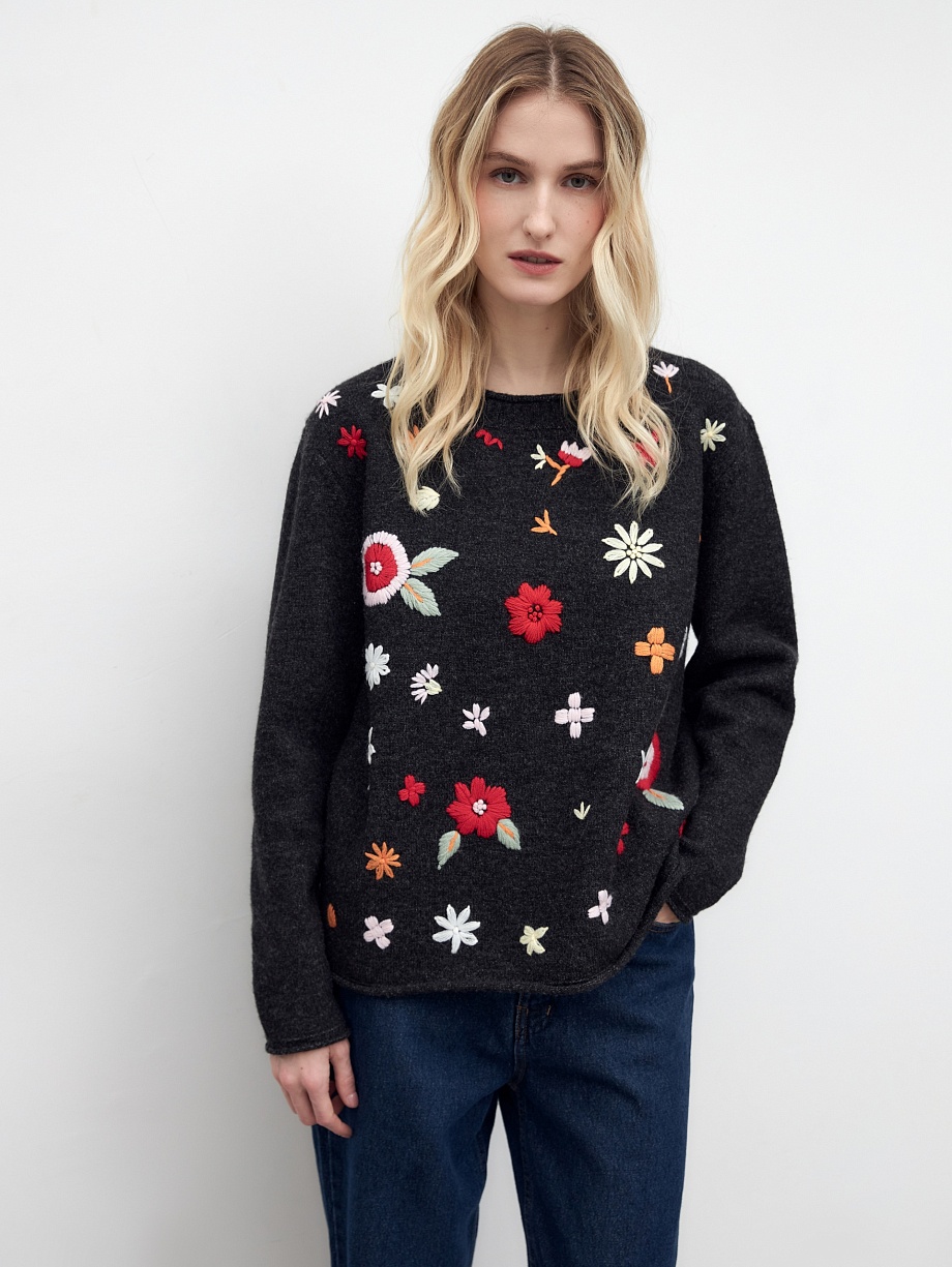 Вязаный джемпер с ручной вышивкой