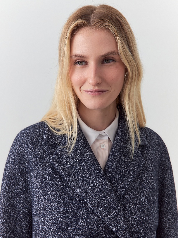 Шерстяное пальто с мембраной и утеплённой спинкой