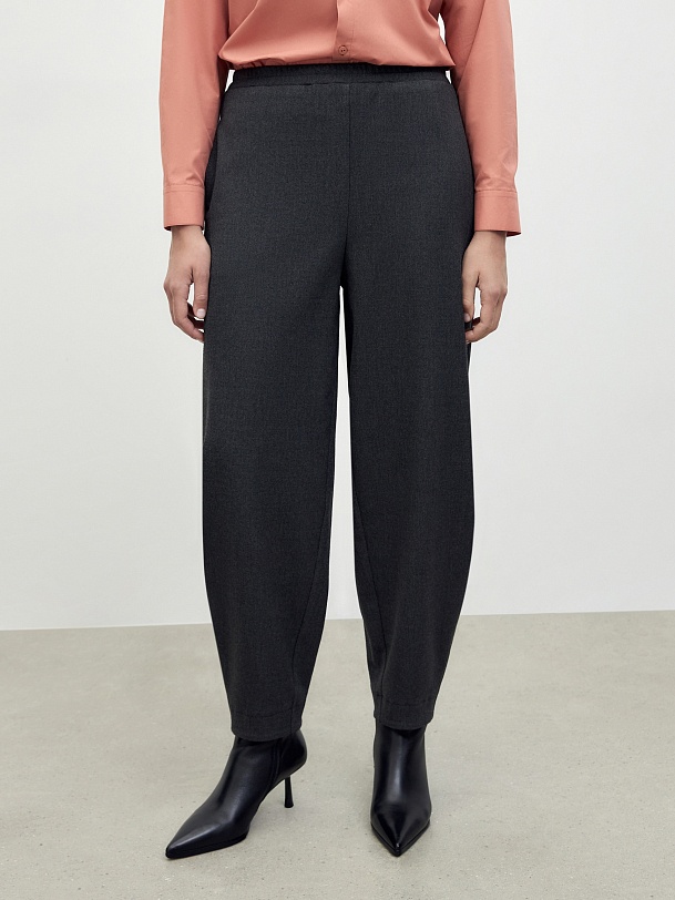 Брюки бананы на резинке из костюмной вискозной ткани