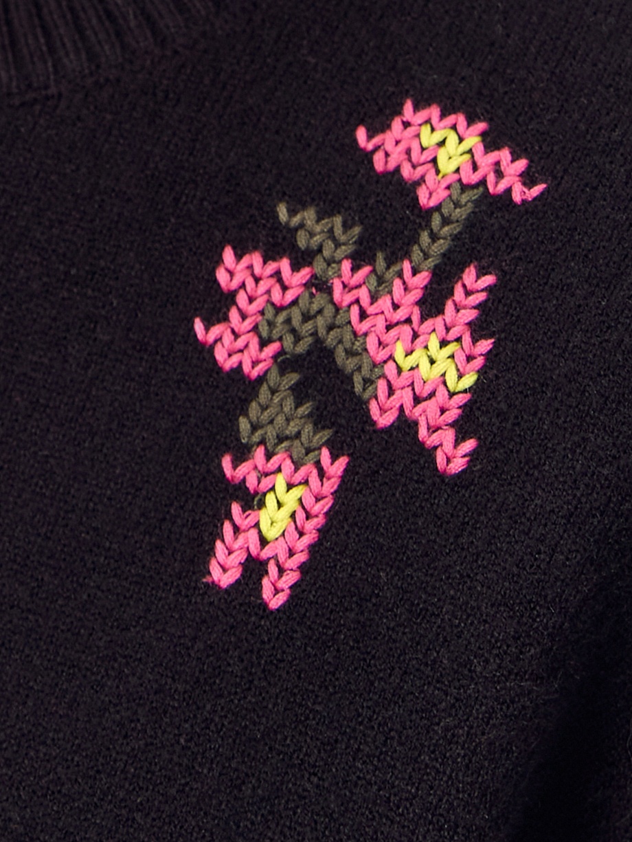 Джемпер с ручной вышивкой