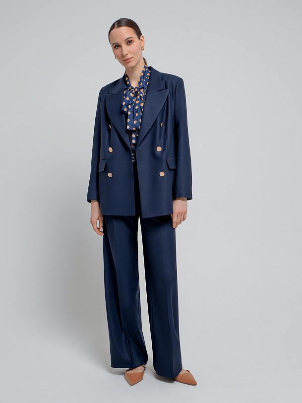 Удлиненный прямой двубортный жакет