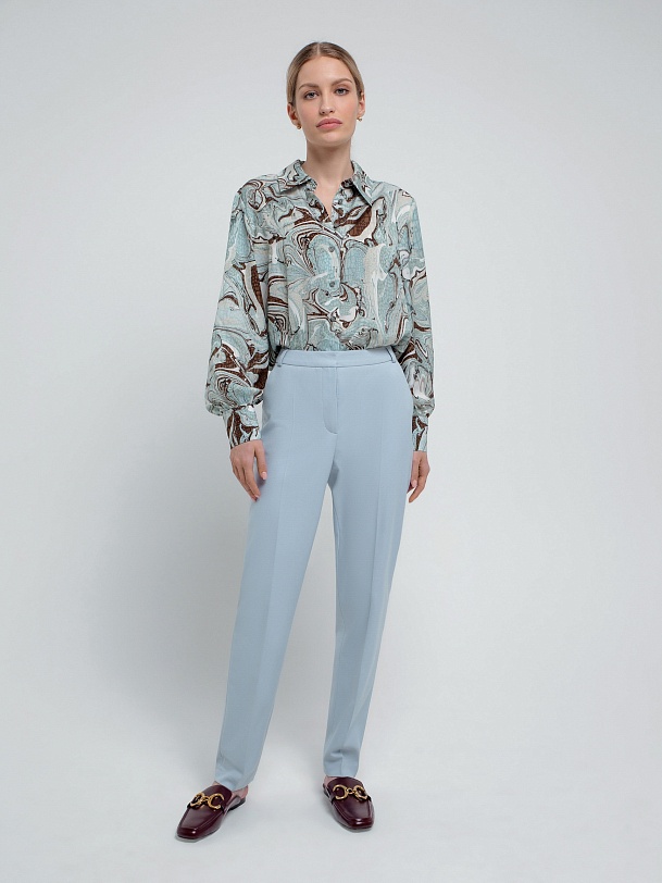 Брюки зауженного к низу силуэта