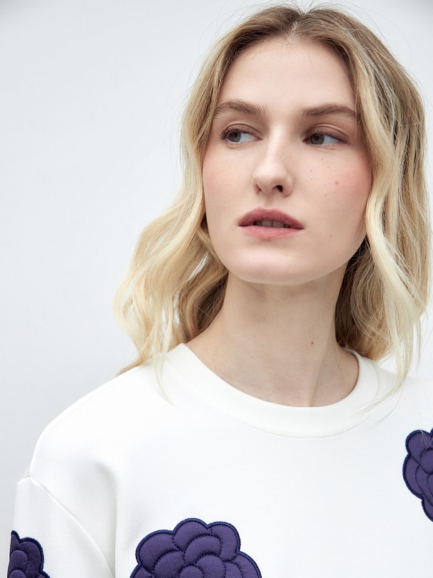 Свободный свитшот с цветочным декором