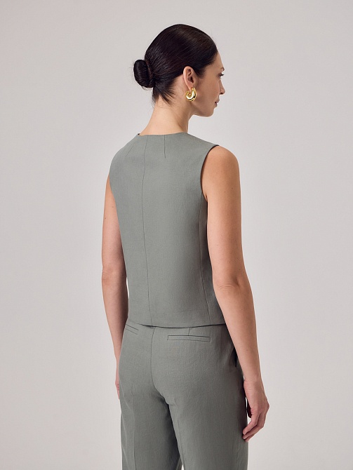 Жилет из натуральной ткани