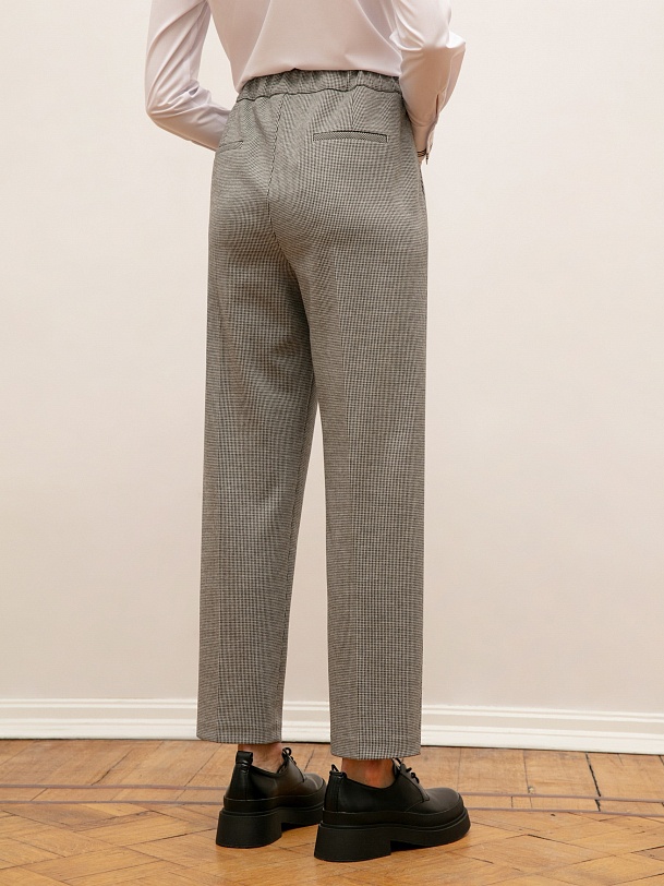 Комфортные трикотажные брюки со стрелками