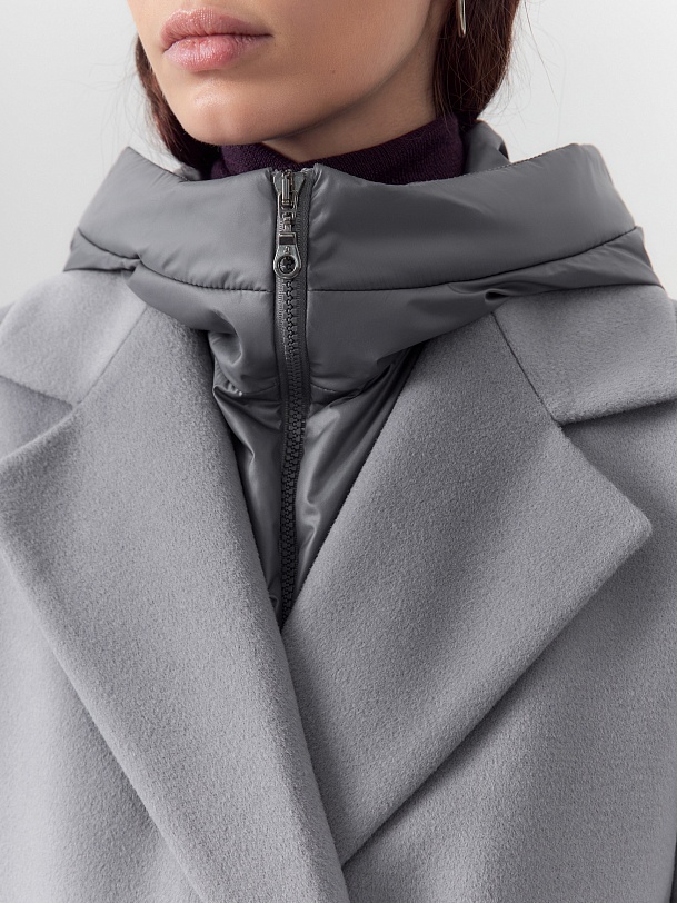 Шерстяное пальто с мембраной, утеплённой спинкой и съёмным капюшоном