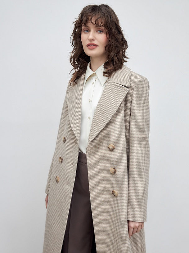 Шерстяное пальто с мембраной и утеплённой спинкой