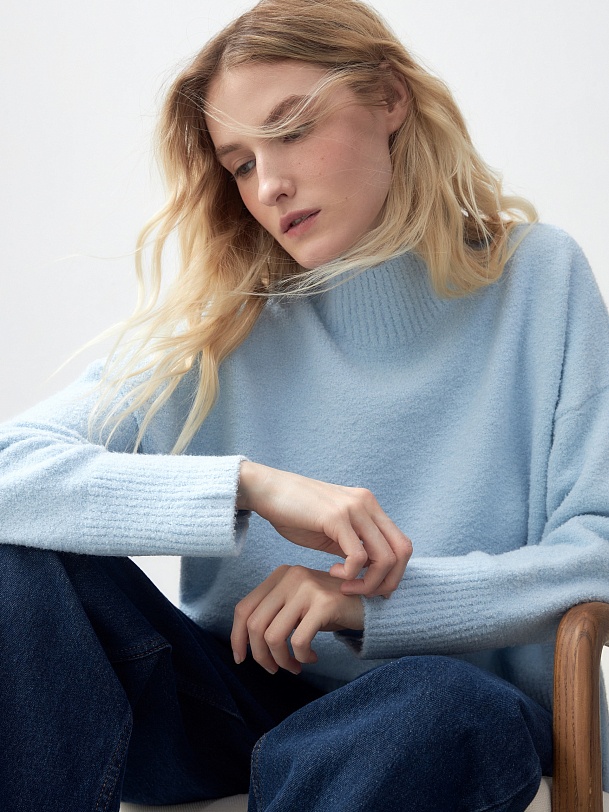 Трикотажный женский свитер