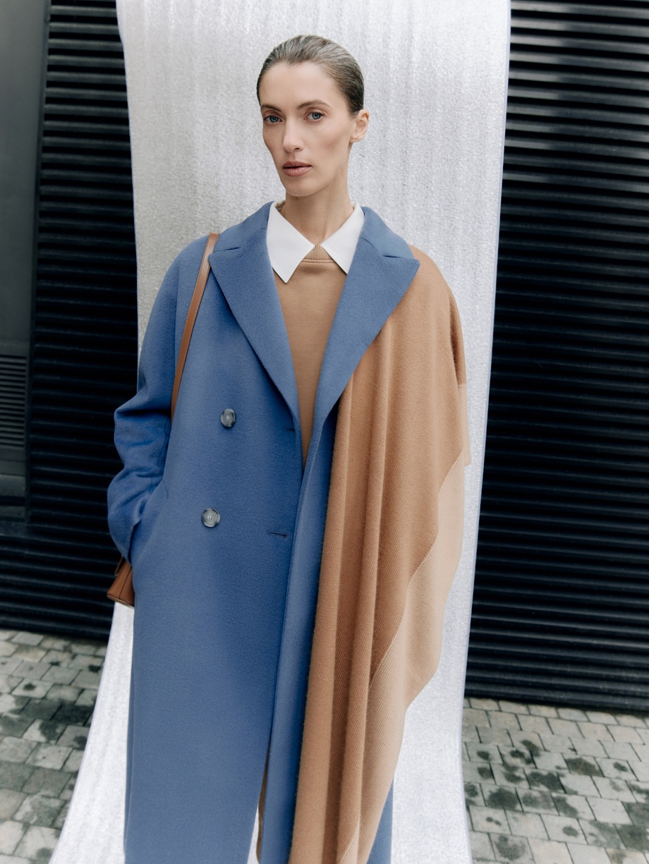 Шерстяное пальто двубортное с поясом