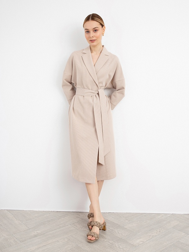 Платье из фактурной ткани с запахом