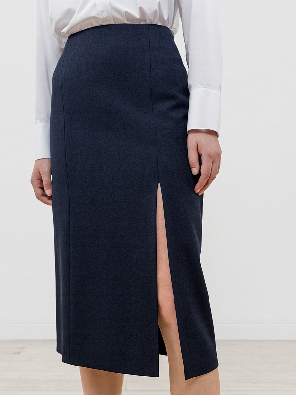 Юбка прямая с вырезом