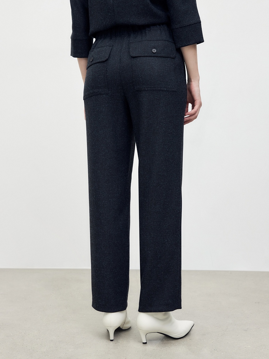 Широкие брюки на резинке с накладными карманами