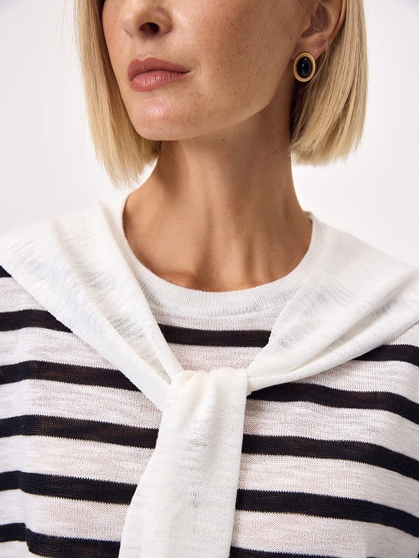 Джемпер из вискозы с воротником гюйс