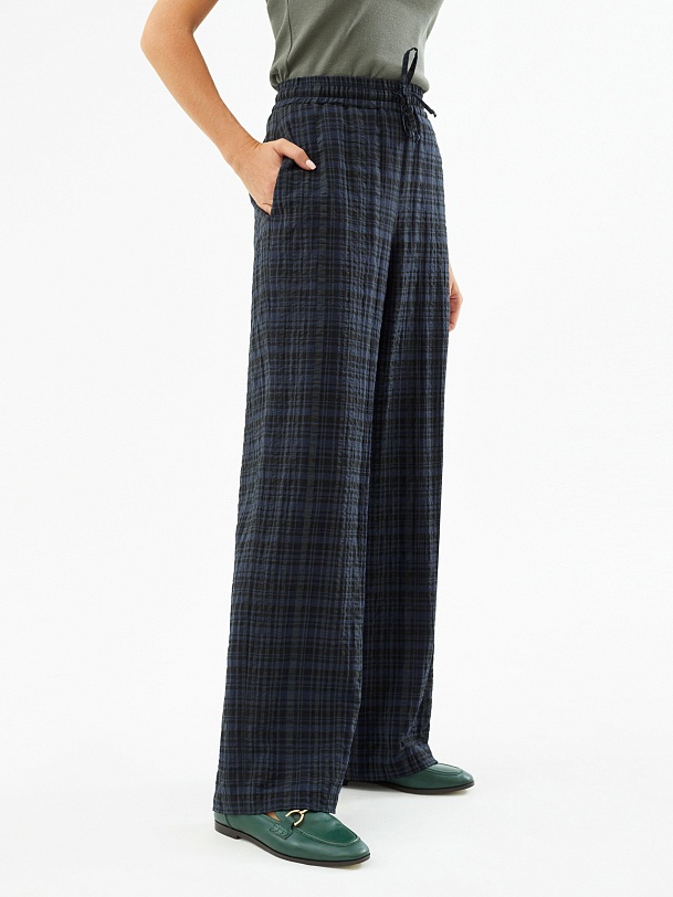 Брюки на завязках из фактурной ткани