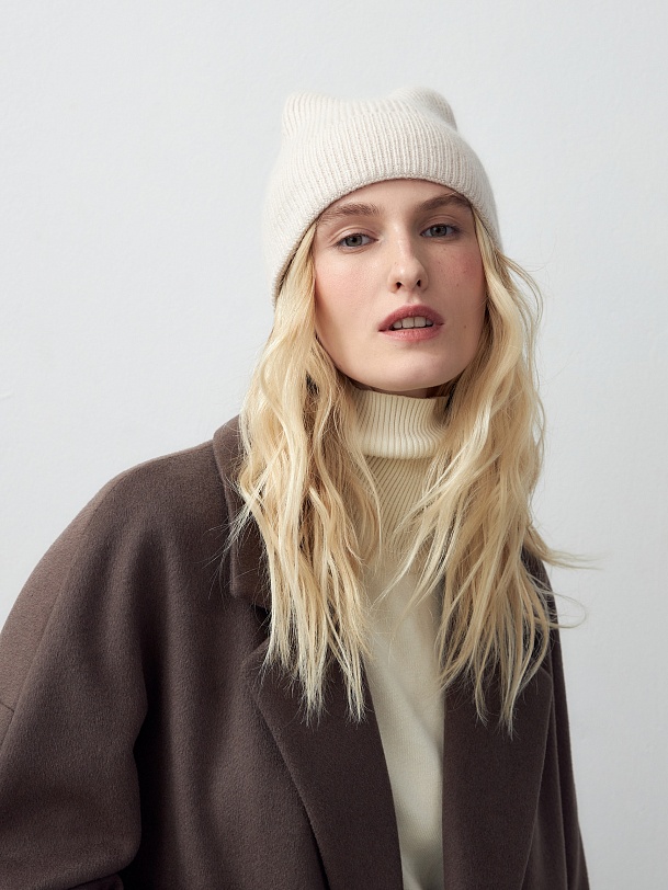 Шапка фактурной вязки с шерстью ангоры