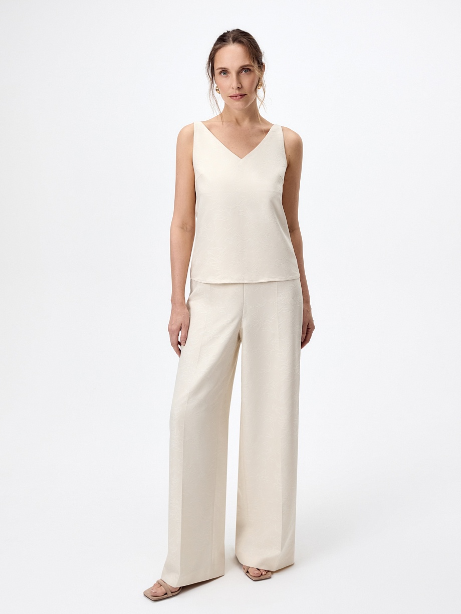 Топ из вискозы на тонких бретелях