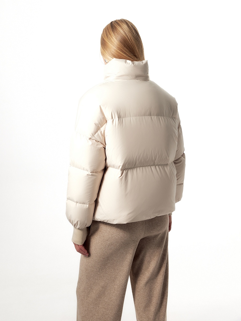 Укороченный пуховик с утеплителем 90% пух и 10% перо