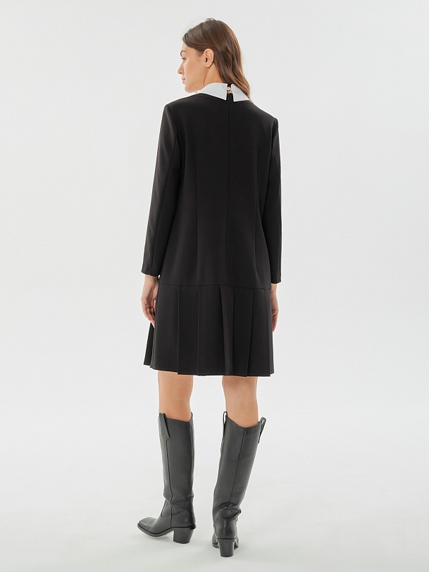 Платье прямого силуэта из костюмной ткани