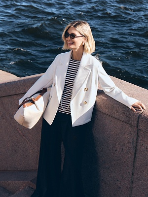 Укороченный жакет из фактурного трикотажа