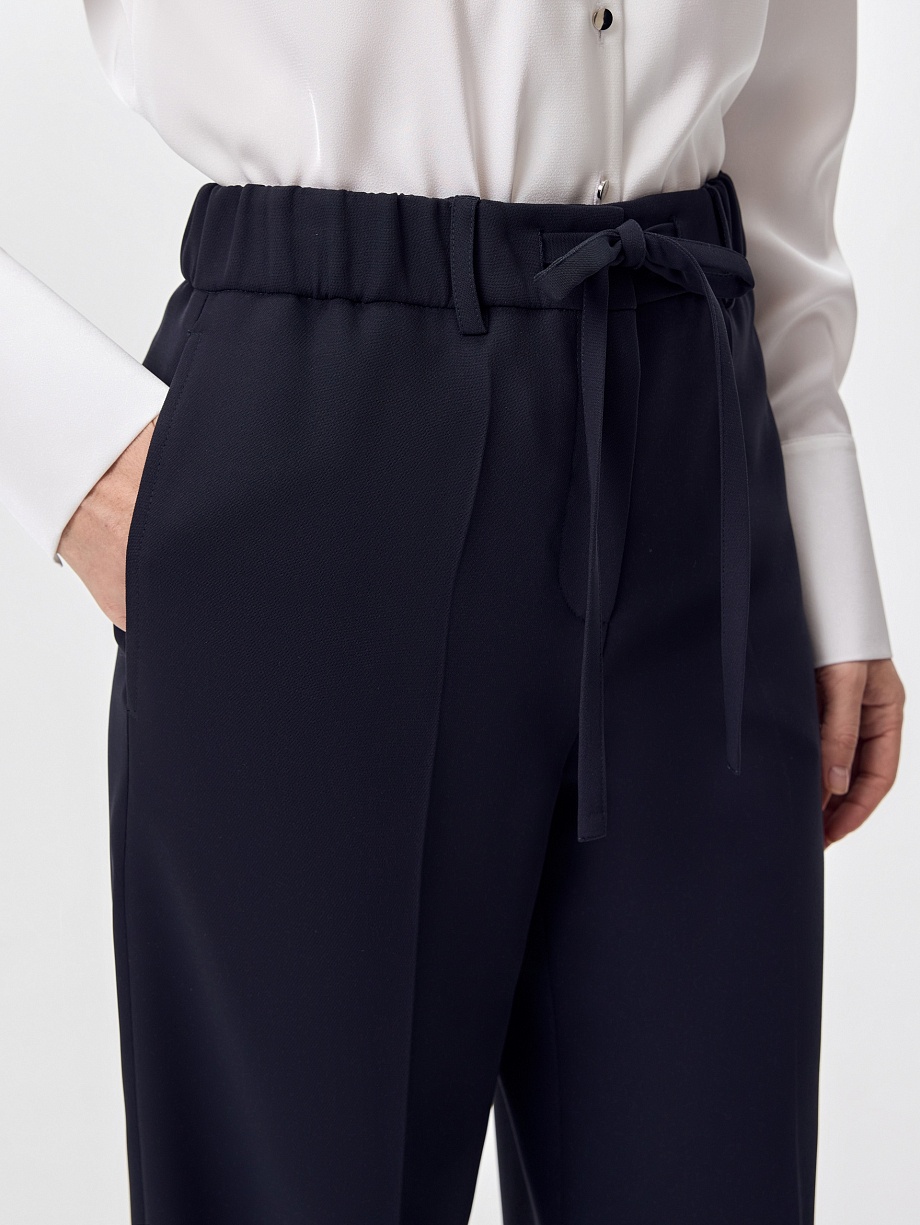 Брюки на эластичном поясе с кулиской