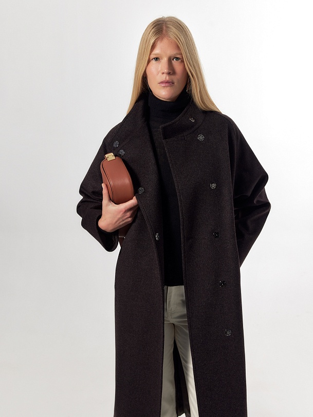 Шерстяное пальто с мембраной и утеплённой спинкой
