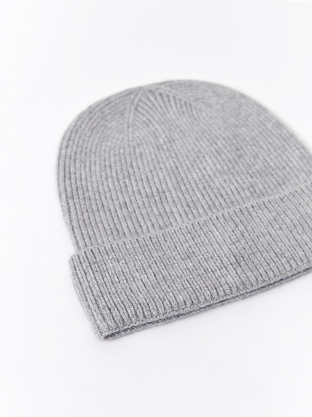 Шапка бини фактурной вязки с ангорой