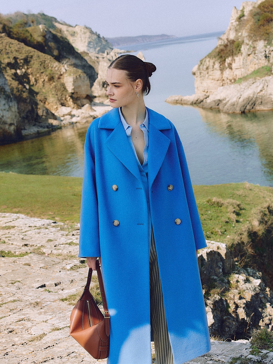 Демисезонное пальто из шерсти с мембраной