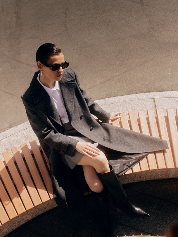 Шерстяное пальто с мембраной и утеплённой спинкой