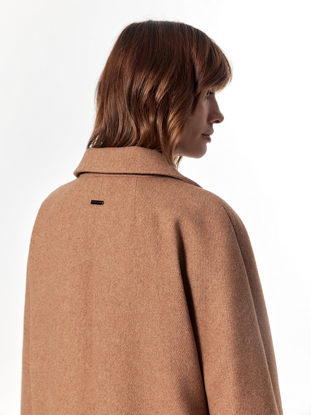 Шерстяное пальто с мембраной и утеплённой спинкой