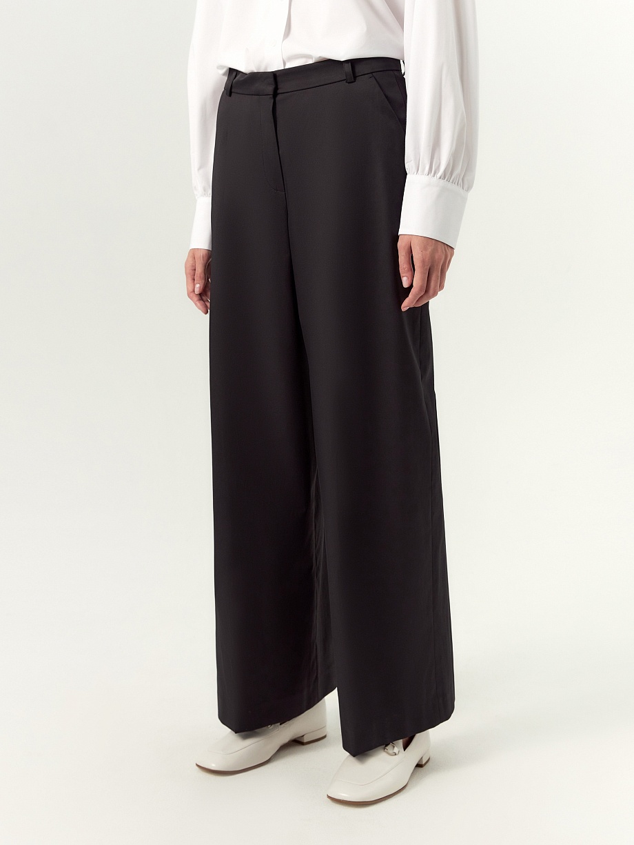 Брюки из фактурной ткани