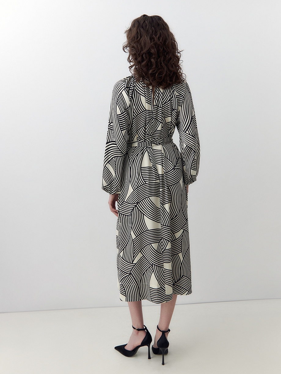 Свободное атласное платье