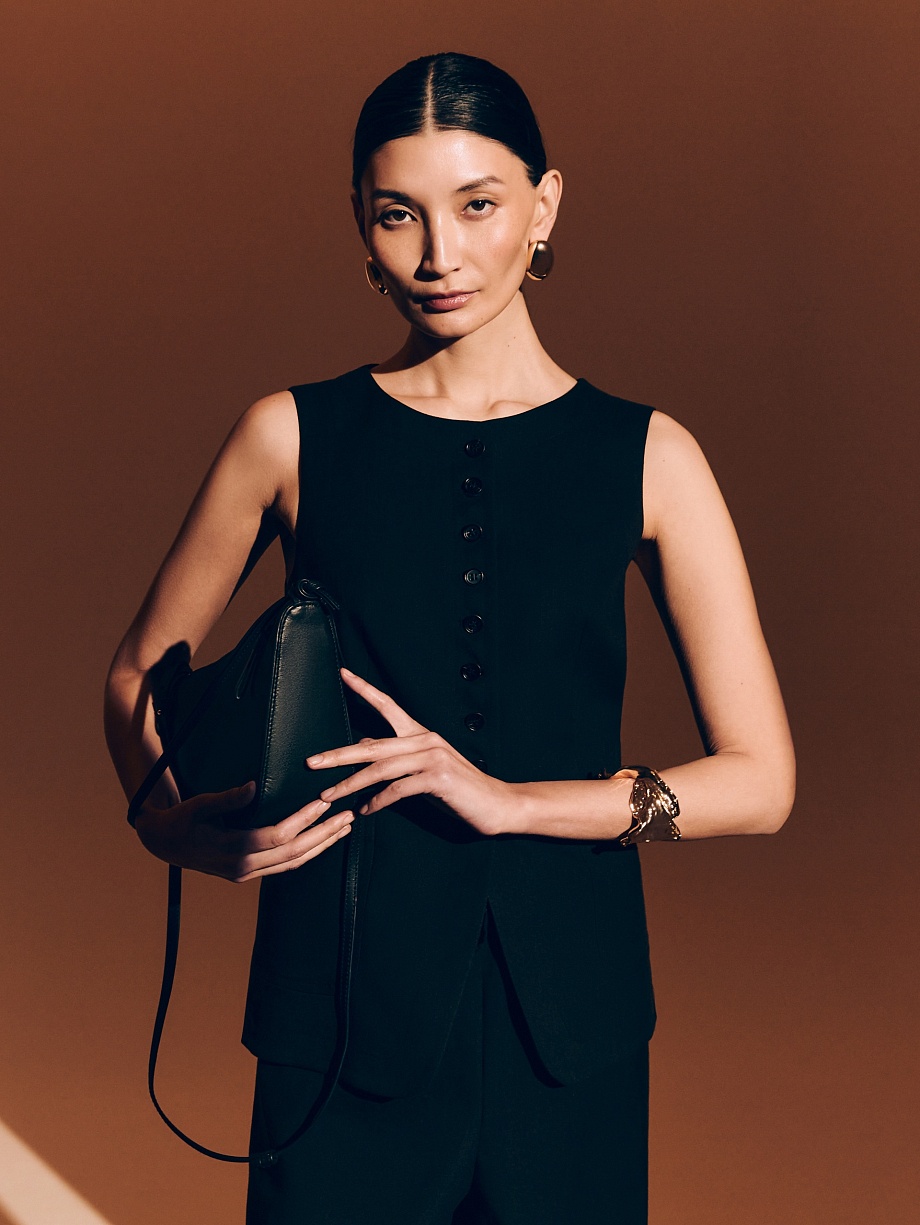 Удлиненный жилет из натуральной ткани