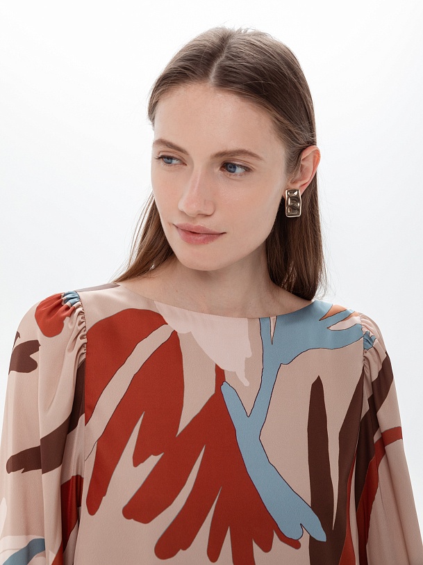 Полуприлегающая блуза с длинным рукавом