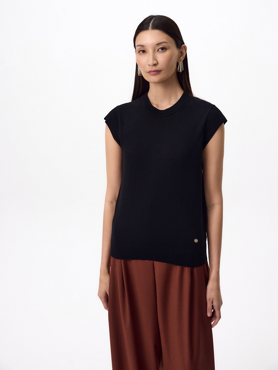 Жилет вязаный