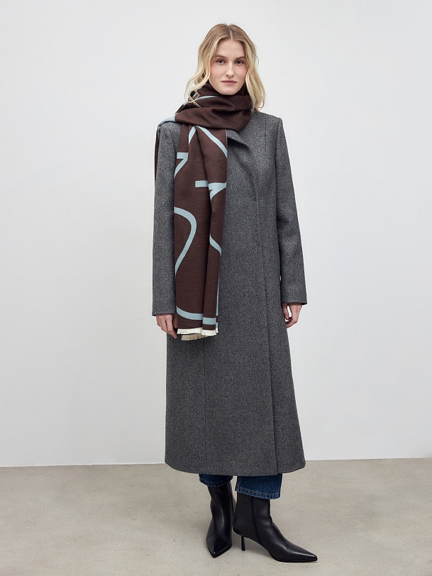 Широкий палантин с абстрактным принтом