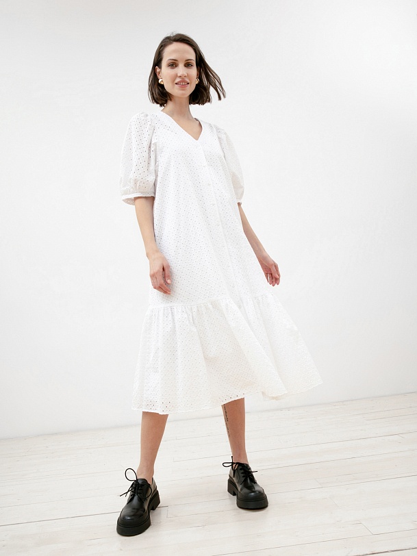 Белое летнее платье из хлопка